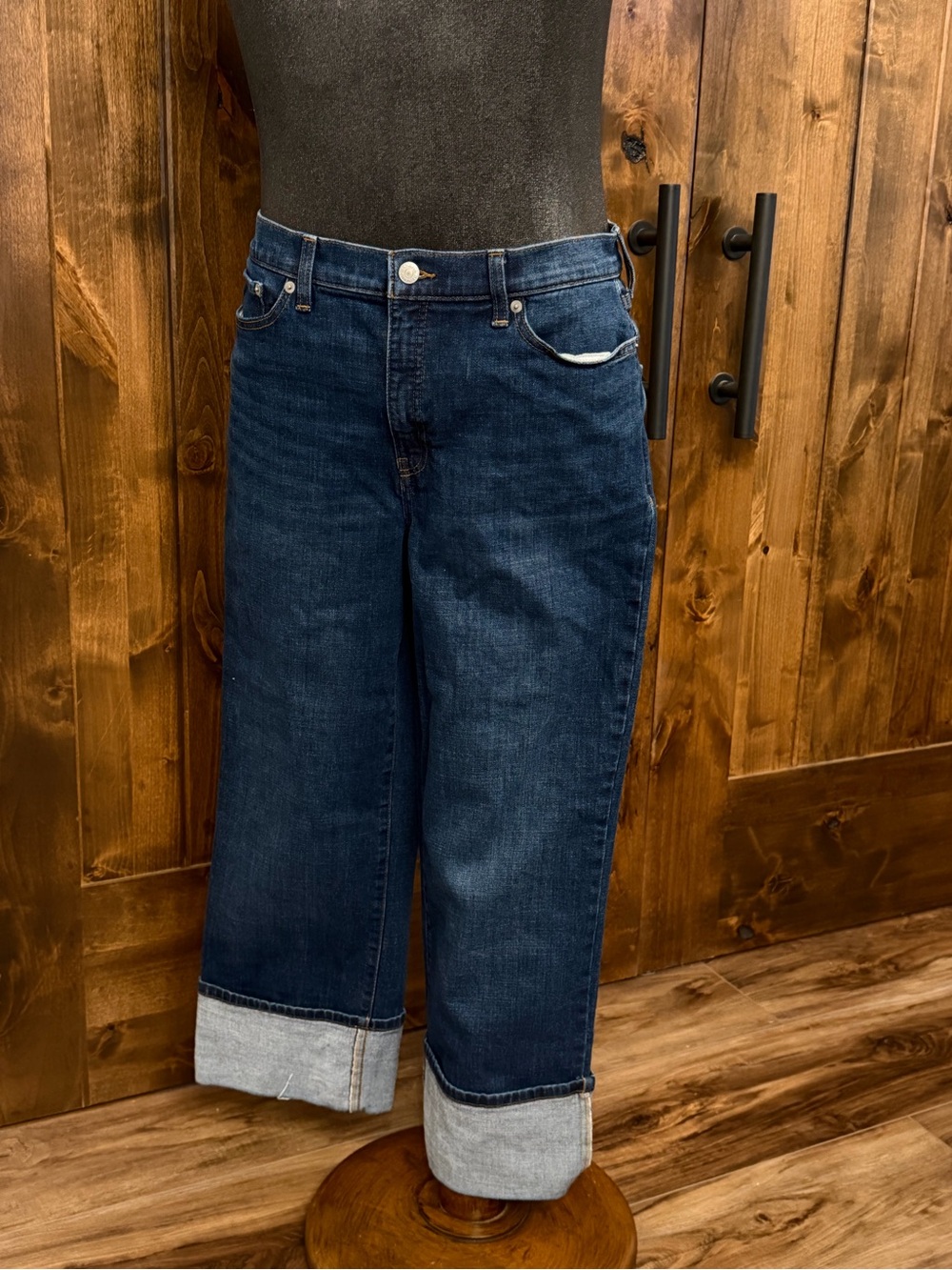 Women’s Banana Republic Dark Blue Wide-Leg Jeans w Sewn Cuff  31/12